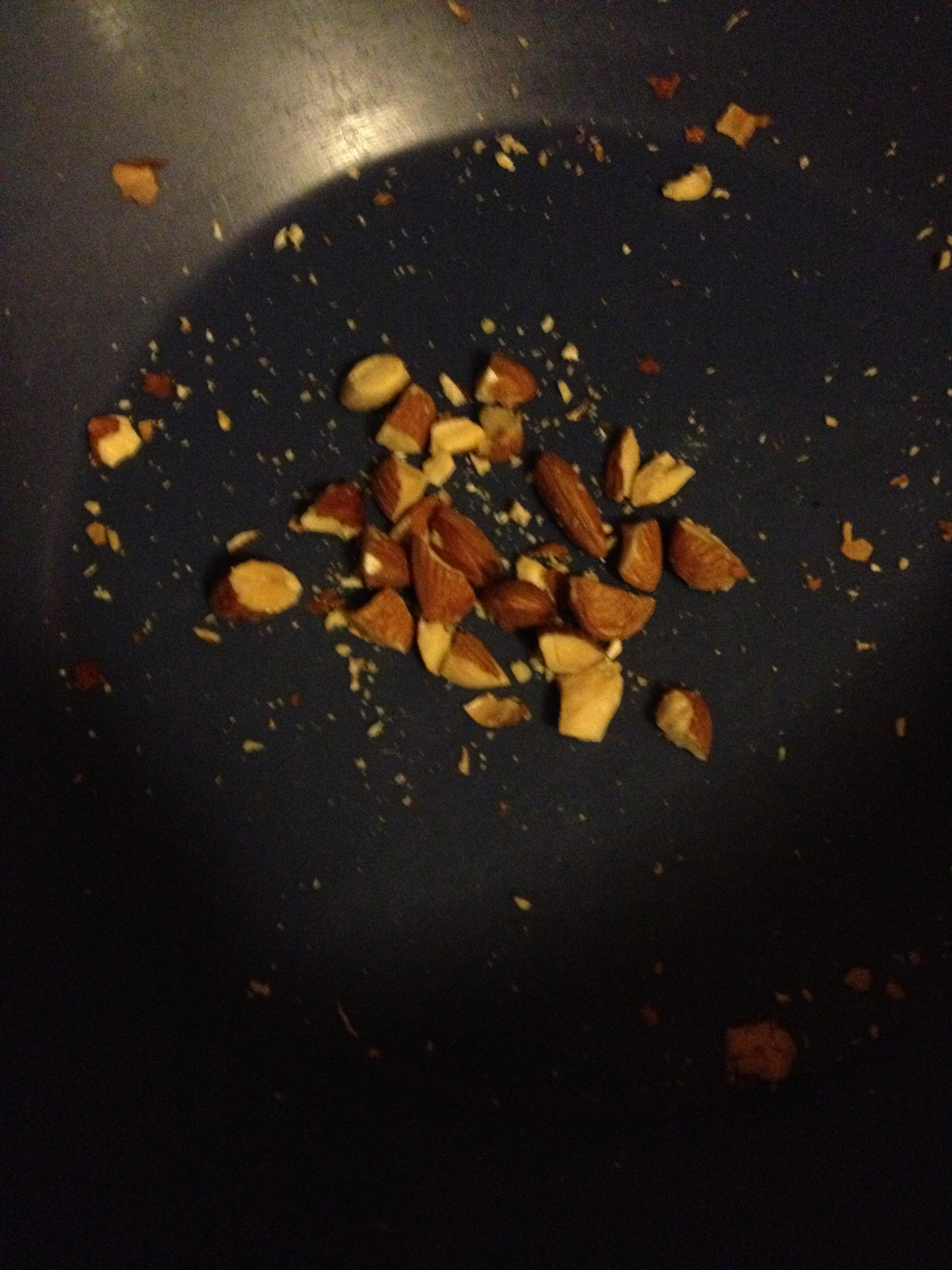 Pathetic amount of almonds (I HATE cutting them)